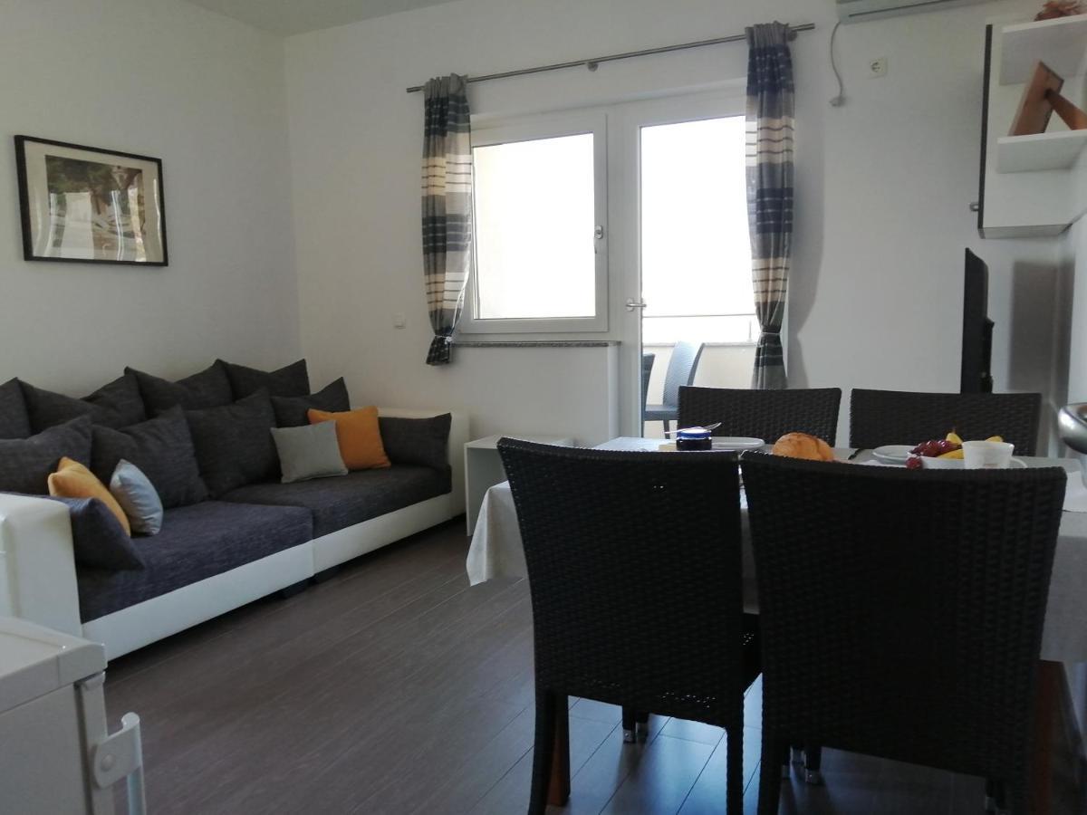 Villa Luce Apartment House Карлобаг Экстерьер фото