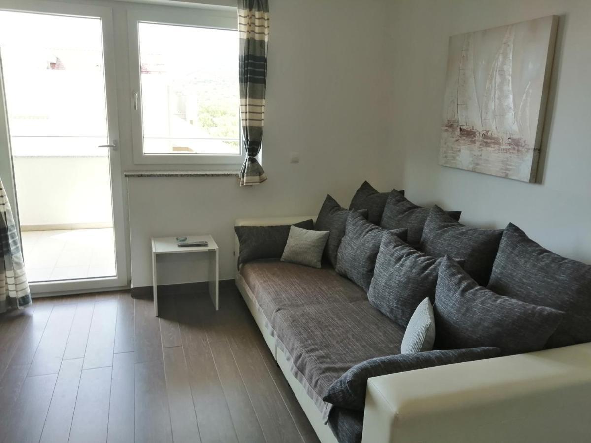 Villa Luce Apartment House Карлобаг Экстерьер фото