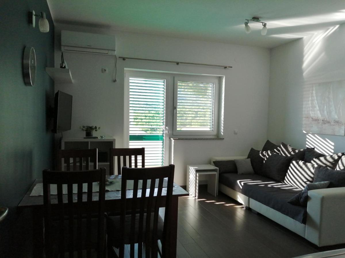 Villa Luce Apartment House Карлобаг Экстерьер фото